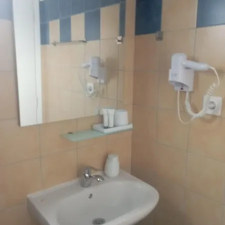 Toni's 3*