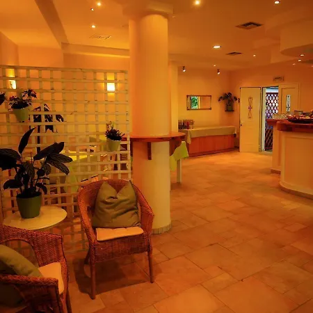 Toni's Aparthotel 3*