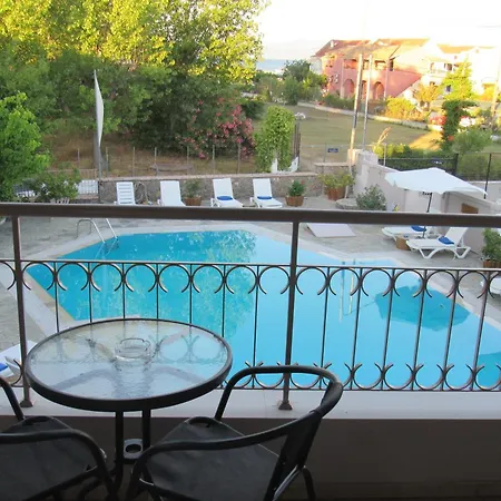 Hotel apartamentowy Toni's Kávos